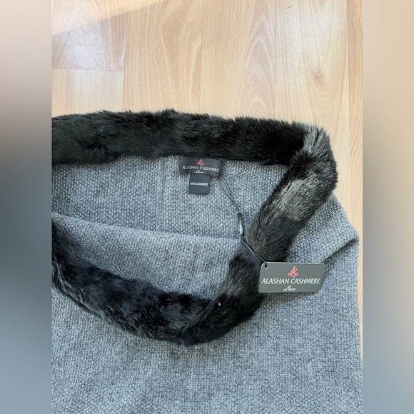 Alashan Cashmere Scarf / Tube Top Fur Trim NWT - Picture 4 of 8